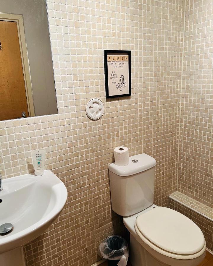 Modern 2Bed 2Bath Ground Floor Apartment エディンバラ エクステリア 写真